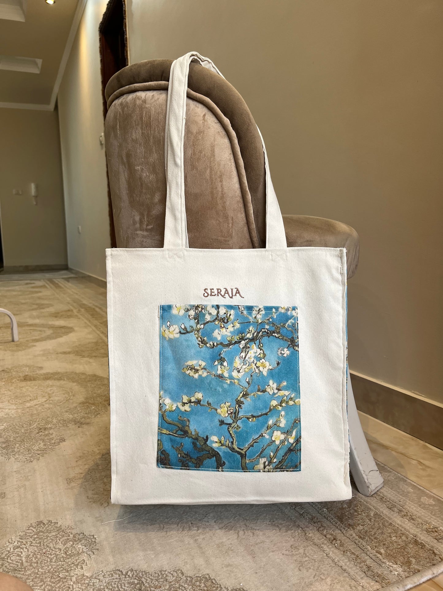 Artsy tote bag